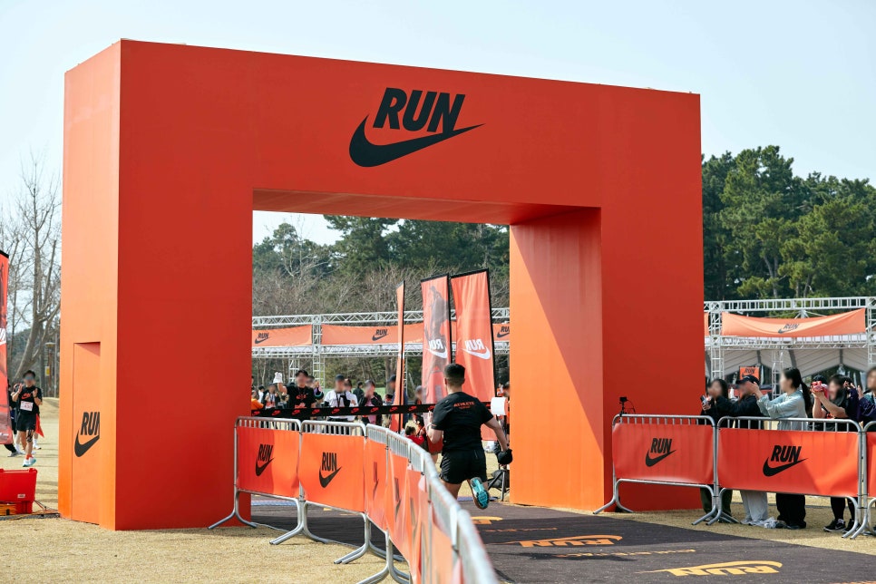 2025 NIKE ATHLETE RACE
