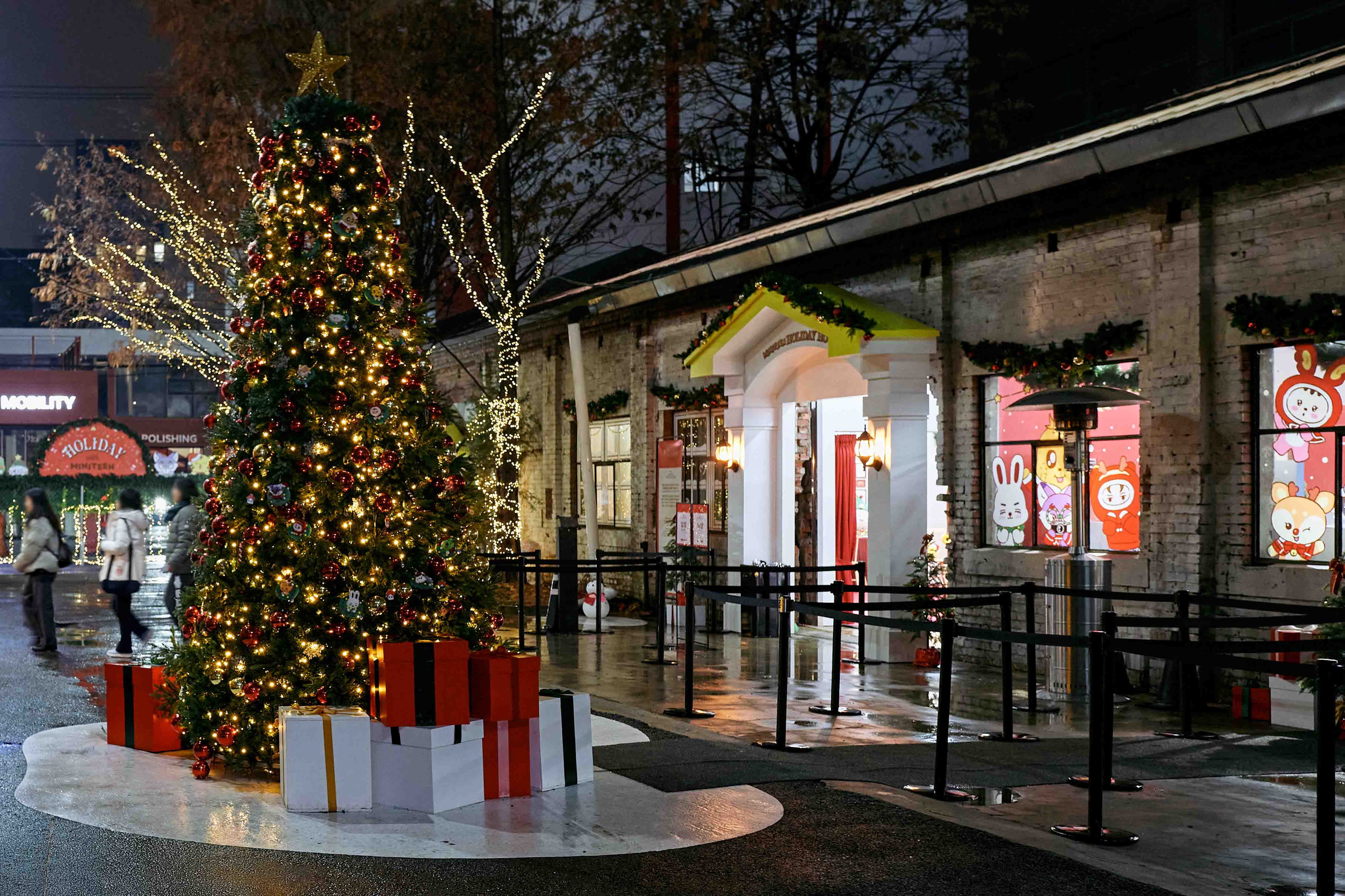 HOLIDAY-WITH-MINITEEN-POP-UP image 10