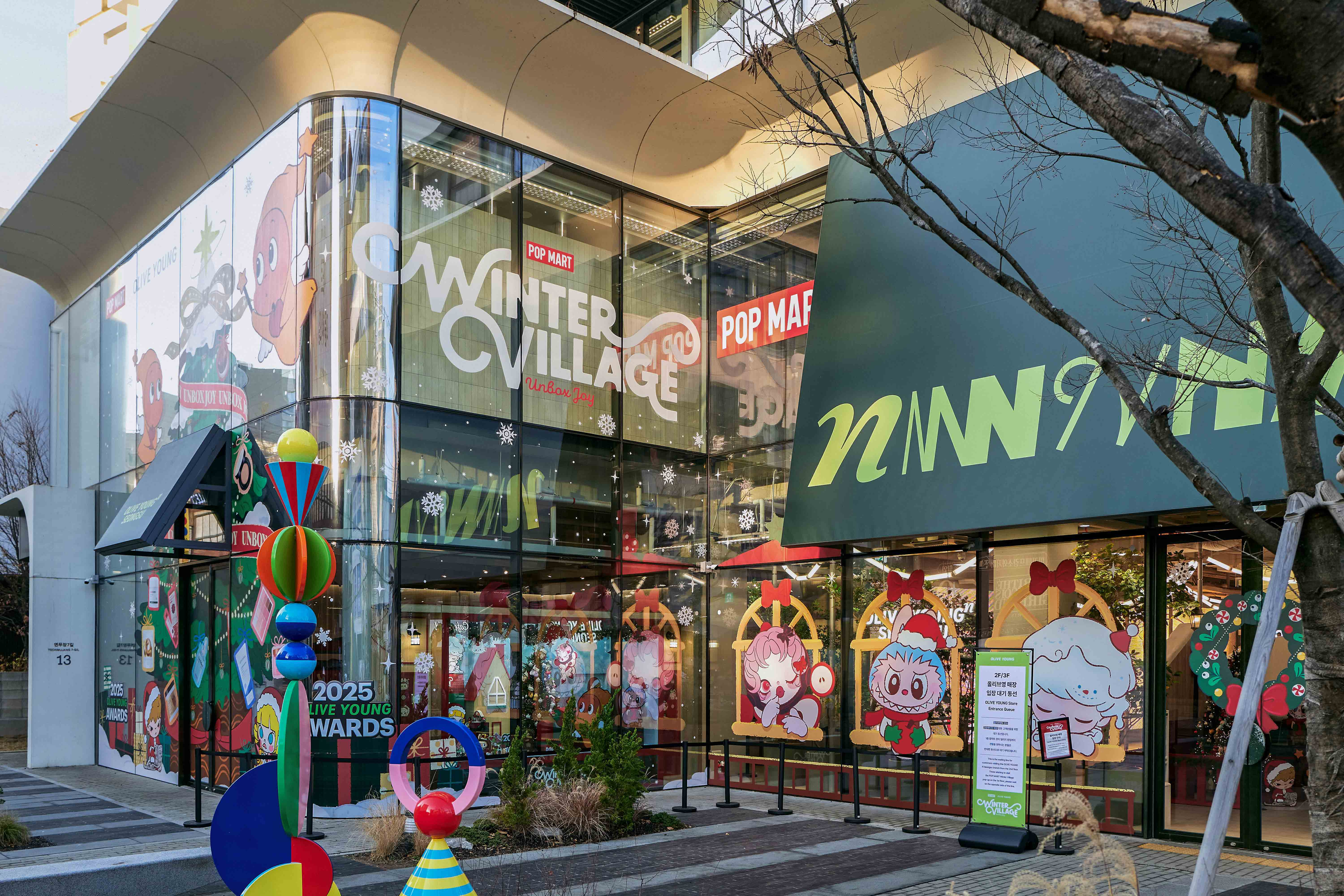 POP-MART-WINTER-VILLAGE-POP-UP-STORE image 9