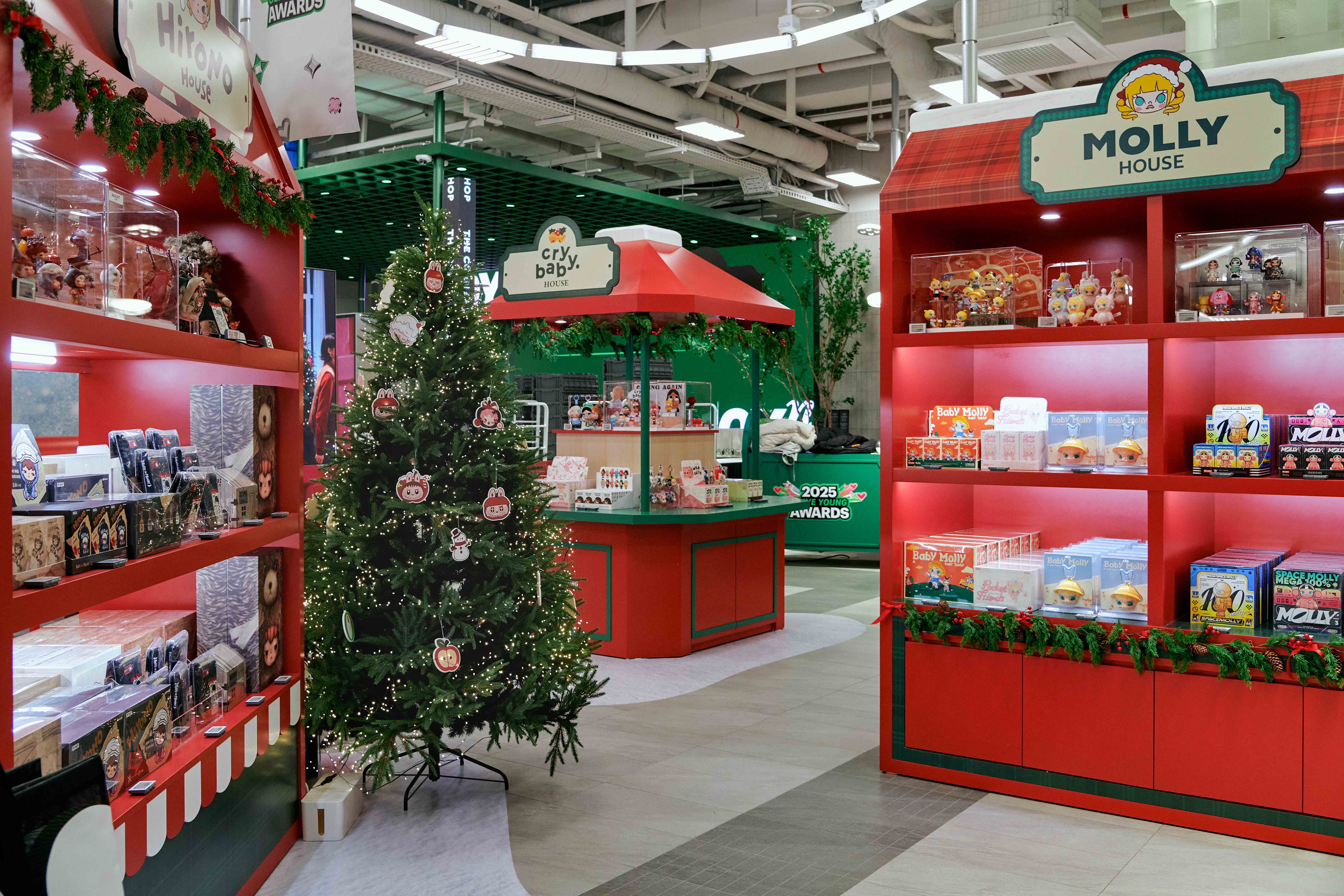 POP-MART-WINTER-VILLAGE-POP-UP-STORE image 7