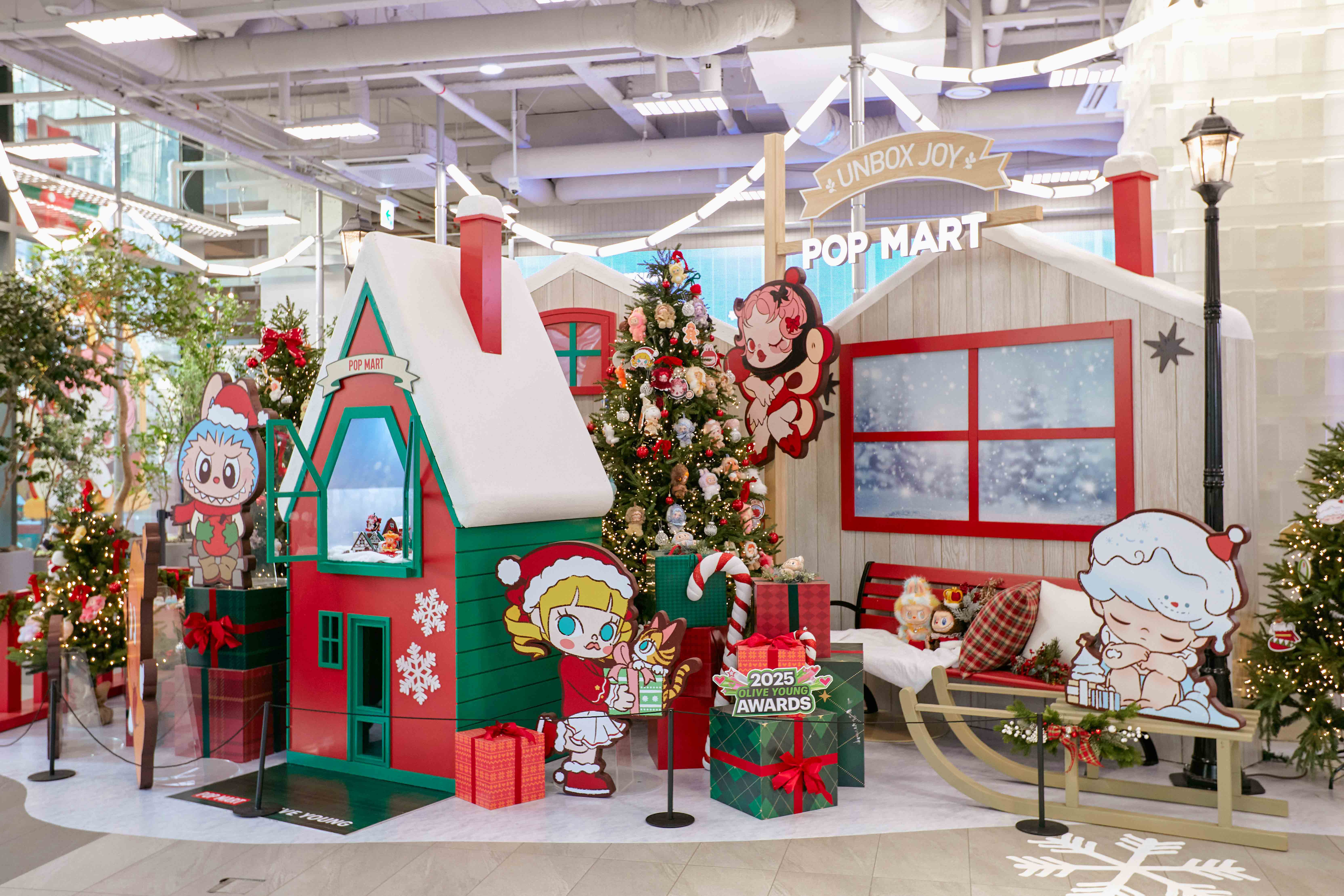 POP-MART-WINTER-VILLAGE-POP-UP-STORE image 1