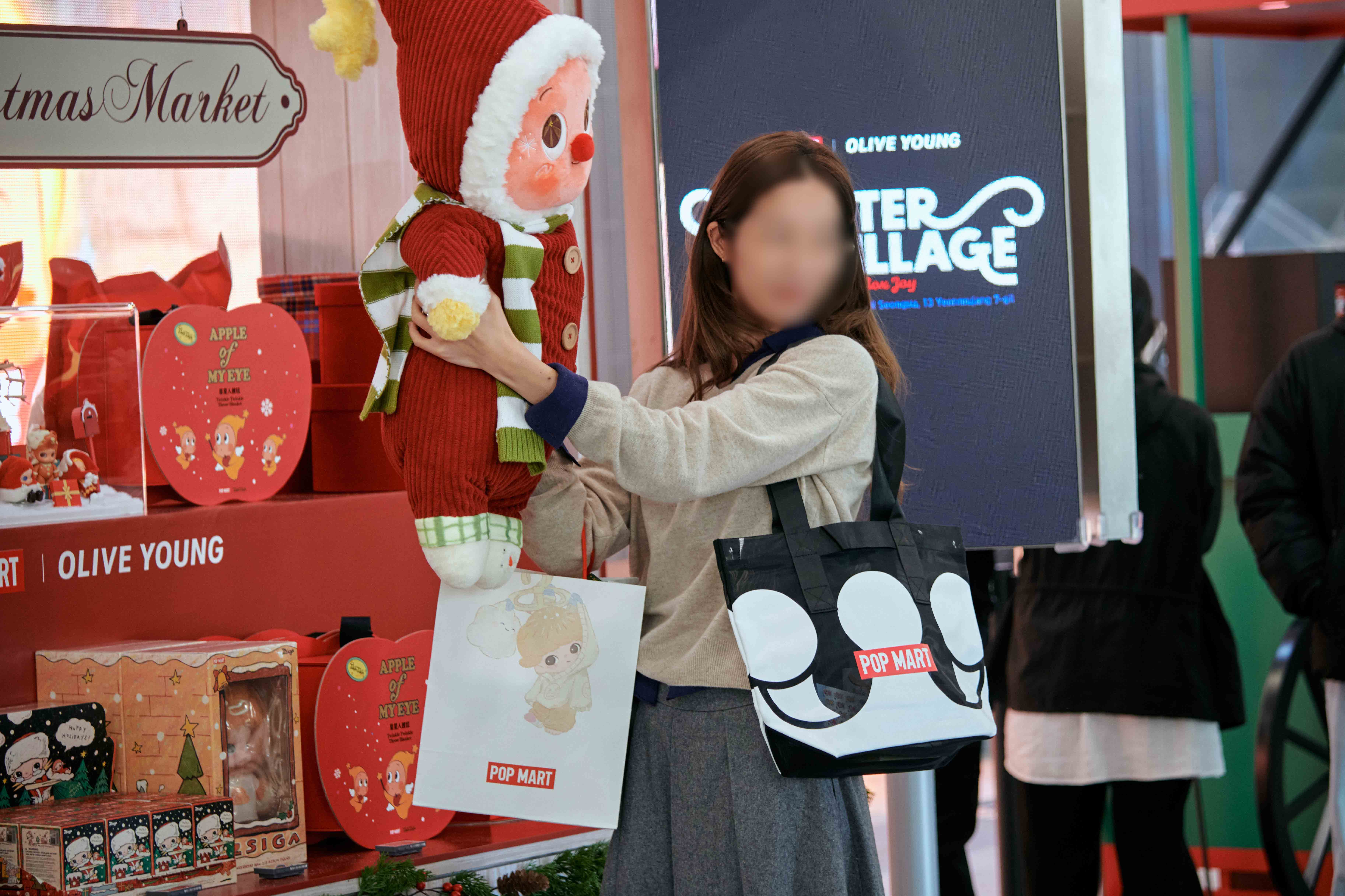 POP-MART-WINTER-VILLAGE-POP-UP-STORE-1 image 4