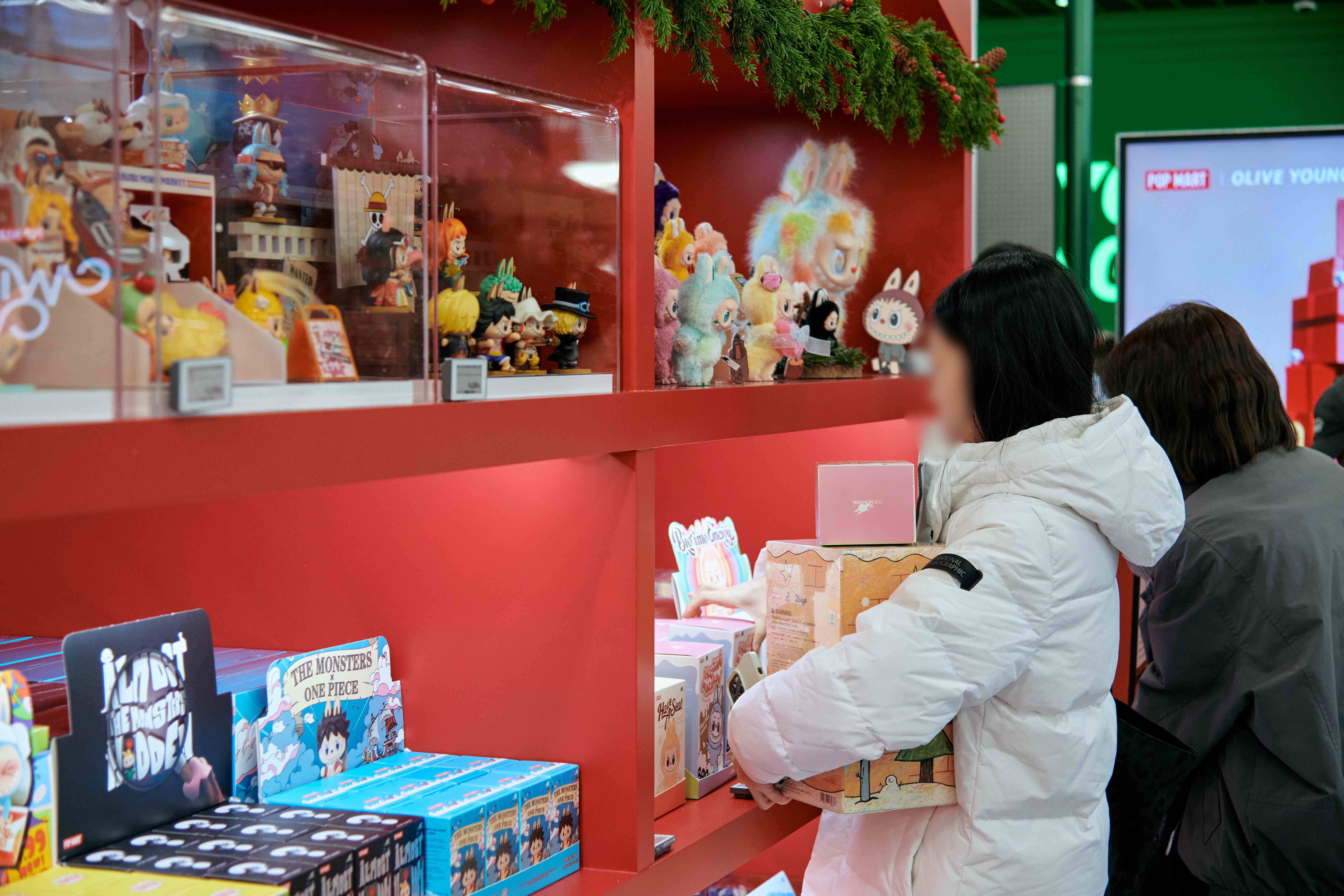 POP-MART-WINTER-VILLAGE-POP-UP-STORE-1 image 6