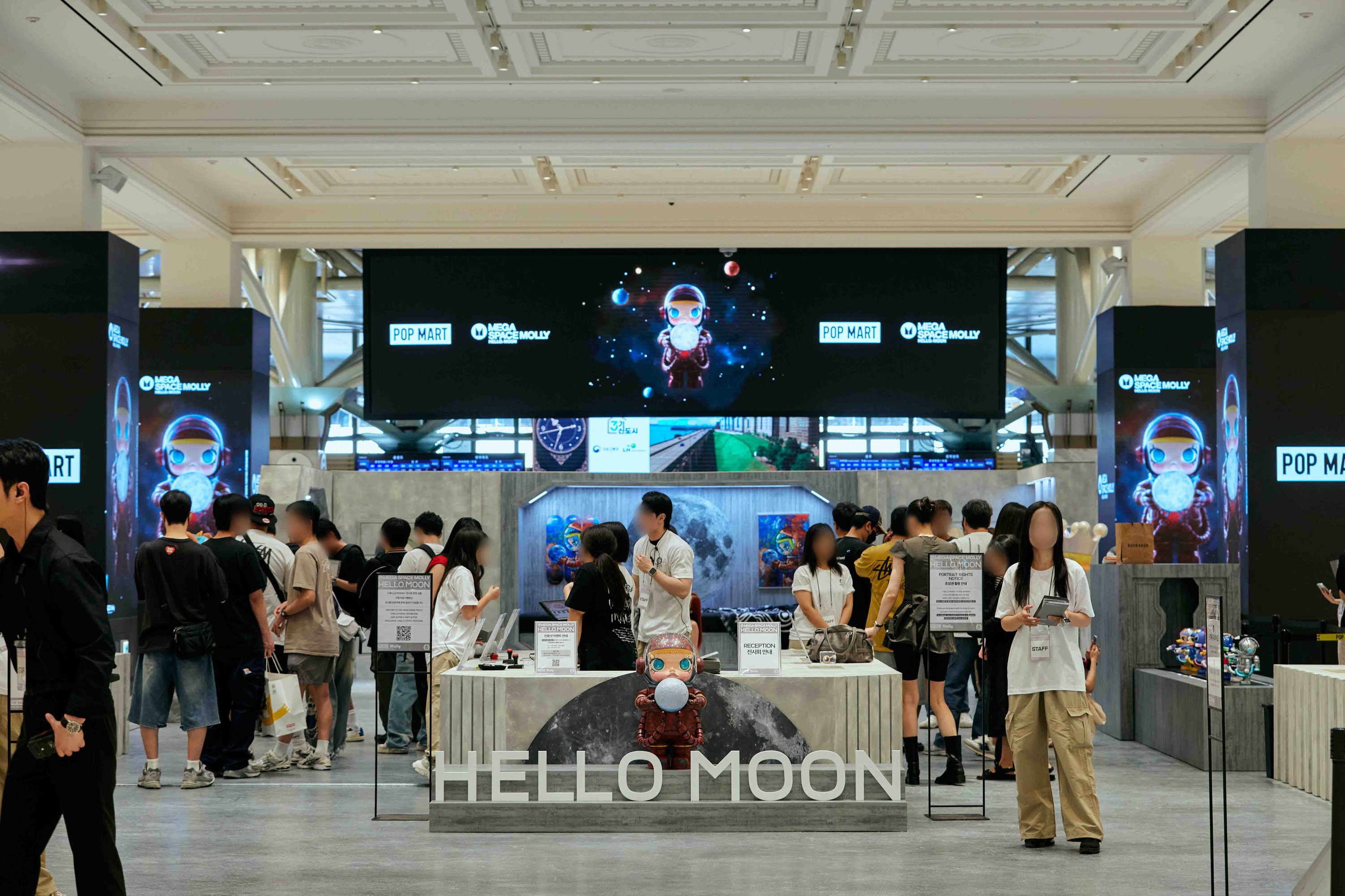 MEGA SPACE MOLLY & HELLO, MOON EXHIBITION