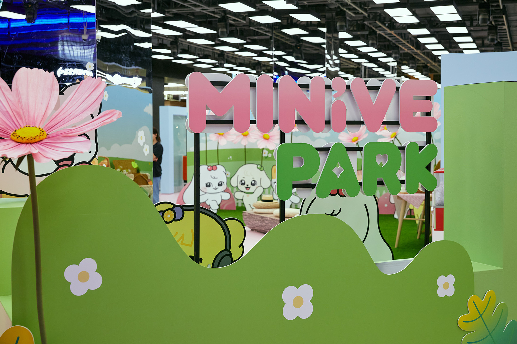 ‘MINiVE’ official
POP-UP STORE